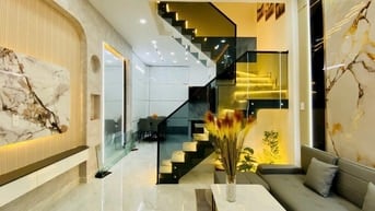 CHỦ BÁN GẤP NHÀ NGUYỄN XÍ BÌNH THẠNH, Giá 1 tỷ 990 gần VinCom, Chợ