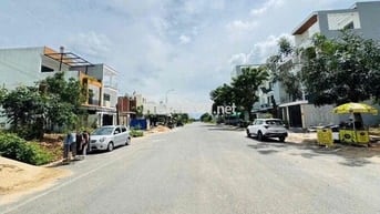 Nhà 2 lầu 5x20m mới 100% KDC Long Thịnh