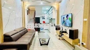 8 .35 TỶ- NHÀ ĐƯỜNG LÁNG-ĐỐNG ĐA-30M2-5 TẦNG-GẦN PHỐ-NGÕ THÔNG