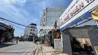 NHÀ MT VITRI ĐẸP KHU VỰC DÂN CƯ ĐÔNG ĐÚC FUNL THỔ CƯ 100% KO QUI HOẠCH