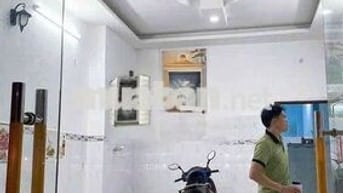 NHÀ 2 LẦU - 5PN, 6WC - HẺM XE HƠI