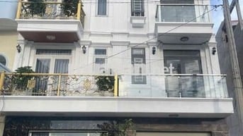 Cần bán gấp nhà P.TTH Q12 .DT 4,15 x12..1 trệt 3 lầu 6PN 5WS nờ hậu