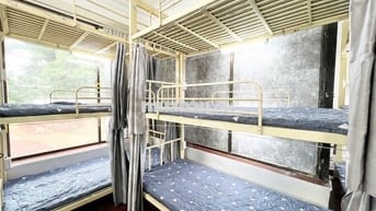 KTX PHÒNG MÁY LẠNH GIÁ RẺ NGAY CẦU VƯỢT NGÃ TƯ GA