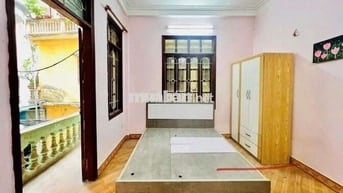 Nhà 6tầng lê văn lương vuông đẹp  ở sướng yên tĩnh