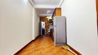CỰC HIÊM-NHÀ LÒ ĐÚC 4PN NHỎ XINH 18M2, SÁT OTO, GẦN PHỐ CHỈ 4,55TỶ