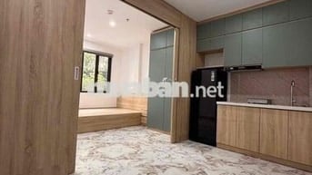 PHÒNG XINH CÓ BAN CÔNG RIÊNG NGAY TẠI TRUNG TÂM TIỆN DI CHUYỂN QUA Q1