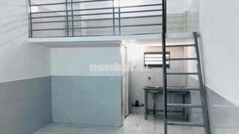 CHO THUÊ PHÒNG RỘNG - CÓ THANG MÁY - GÁC CAO NGAY TRUNG TÂM SÁT ĐH LỚN