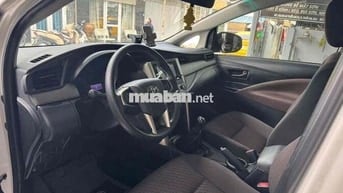 Toyota Innova 2022 E 2.0 MT - 60000 km