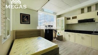 CĂN HỘ FULL NỘI THẤT CÓ BAN CÔNG, CỬA SỔ TRỜI VÀ PHÒNG TẮM KÍNH