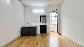Phòng trọ ban công giá rẻ khu vực trung tâm quận bình thạnh