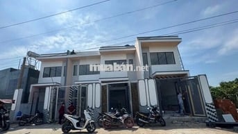 Hàng hiếm - Dãy Nhà Phố Liền Kề, 4x16, cách ngã ba Mỹ Hạnh 3km