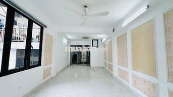 Phố Nguyễn Khang - Cần Bán luôn - Nhà 7 tầng Có thang máy - Kinh doanh