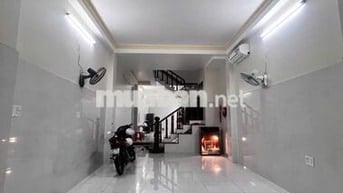 Cho thuê nhà góc 2 mặt tiền đường Lũy Bán Bích, dt 5x20 trệt 3 lầu