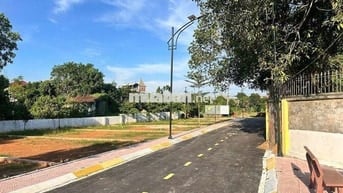 Đất mặt đường trục chính ngã 4 Lục Quân