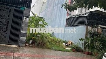 Đất đường Huỳnh Ngọc Đủ sát Lê Quảng Chí vs khu biệt thự ven sông