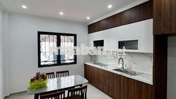 BÁN NHÀ Ở CẦU GIẤY - 50M2 RỘNG - 7 TẦNG THANG MÁY - OTO ĐỖ CỬA VÔ NHÀ