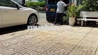 Nhà Mặt Tiền Mới Sạch Sẽ Vị Trí Làm Ăn Tốt