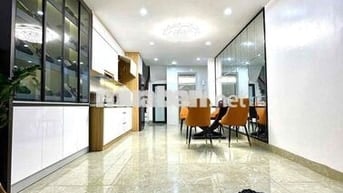 BÁN NHÀ CẦU GIẤY THANG MÁY 6 TẦNG-38m2 HƠN 10 TỶ