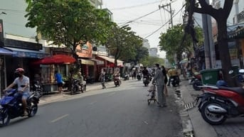 Bán gấp khách sạn MT Lý Phục Man ,Q.7 .Dt 4.5 x16, 6 tầng .Giá 16.5 tỷ