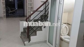 Nhà mặt tiền, 3m x 11m, 1 trệt + 3 lầu, đường Nguyễn Hiền, Q.3