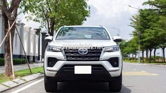 Toyota Fortuner 2.4L 4x2 AT 2022 trắng