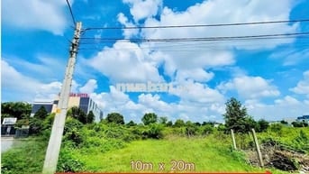 Đất làm nhà vườn 200m2 ngay Thị trấn Củ Chi. Đường Huỳnh Văn Cọ 8m