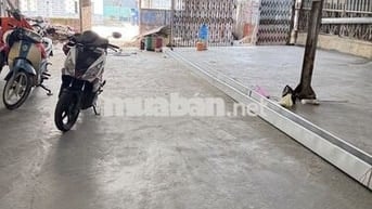 Nhà xưởng hoặc làm kho chứa hàng. Lô góc thoáng mát, DT 300m3