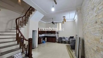 Cho thuê nhà 4  tầng diện tích 60 m gồm 4  phòng ngủ tại 374 âu cơ
