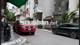 Tôi cần bán nhà Đào Tấn mặt ngõ ô tô chánh kinh doanh sầm uất.