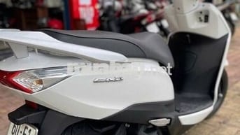 Xe máy Honda Lead màu trắng sản xuất 2013