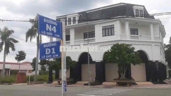 kẹt tiền cần bán lô góc 2 mặt tiền tại trung tâm Bến Cát