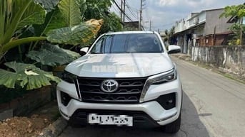 Toyota Fortuner 2024 2.7 AT 4x2 - 3000 km