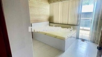 Siêu phẩm bancon to như cái phòng giá siêu rẻ trung tâm quận 1 nè bà c