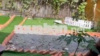 Nhà cấp 4 gồm 2PN có sân rộng DT 100m2 hẻm xe hơi gần ngã tư Thủ Đức