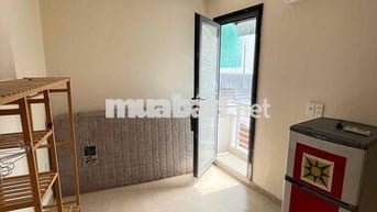 phòng ban công cho thuê giá rẻ ngay trung tâm gần DH Mở quận 1