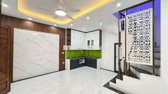 Tu Hoàng - Hơn 6 tỷ - 6 tầng full nội thất - 1 nhà ra mặt phố ô tô đỗ