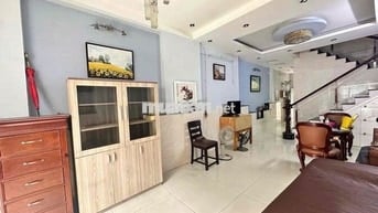 Nhà cho thuê HXH Nguyễn xí 4x16m, 3pn rộng giá 13.5 triệu