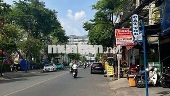 Cần bán nhà mặt tiền quận 10 ngang 5,2m