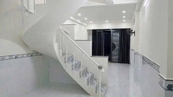 HUỲNH BÁ CHÁNH còn duy nhất căn này