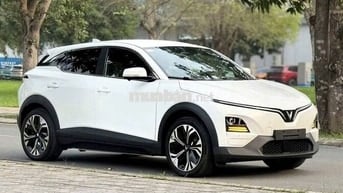Ô tô điện VinFast VF6 Plus màu trắng