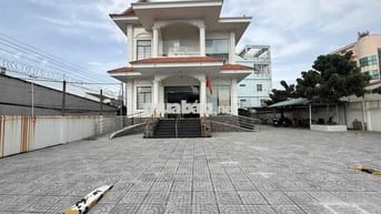 Cho thuê toà nhà đầy đủ giấy tờ nằm ngay trung tâm Thủ Dầu Một
