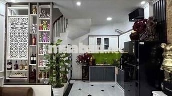 Bán nhà định công diện tích 30.m2 xây dựng 5 tầng Giá 7.9 tỷ
