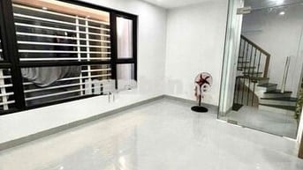 NHÀ DƯƠNG QUẢNG HÀM-CẦU GIẤY- 38M- 6 TẦNG- MT 7,8M- 9,5 TỶ -GẦN Ô TÔ-