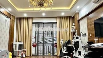 Nhà Hoàng Quốc Việt có gara riêng nhỉnh 8 tỷ