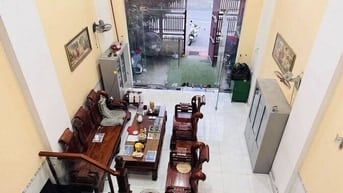 BÁN NHÀ 4 TẦNG – MẶT TIỀN KÍNH NỔI DĨ AN – 5x20M – 8PN – GIÁ 5.1TY
