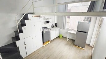 Phòng gác ban công cửa sổ thoáng tách bếp 5 phút ra tới quận 1