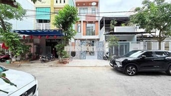 BÁN NHÀ 1 trệt 2 lầu ngay thành phố Bến Cát  Phù hợp vừa ở vừa kinh do