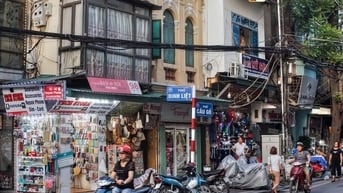 Cho Thuê Nhà Cũ Trong Ngõ Phố Cầu Gỗ Vị Trí Trung Tâm Hoàn Kiếm, Phù H