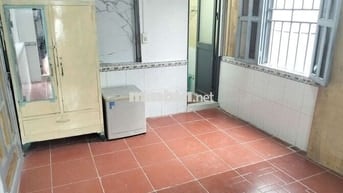 Tôi cho thuê phòng có ban công 16 m2 không trung chủ có tủ lạnh