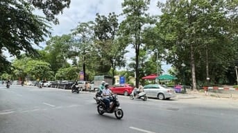 Mặt phố quy hoạch ổn định, Vỉa hè rộng Ô tô đỗ thoải mái, Kinh doanh